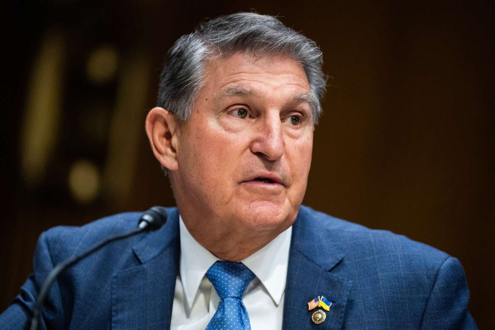 Senate Energy and Natural Resources Chairman Joe Manchin III, D-W.Va., returned to the issue of transmission sitings at a hearing last week.